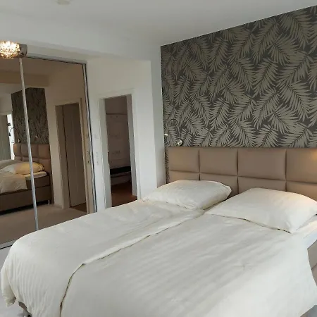 Lägenhet At The - Penthouse Ueber Den Daechern Der Stadt *